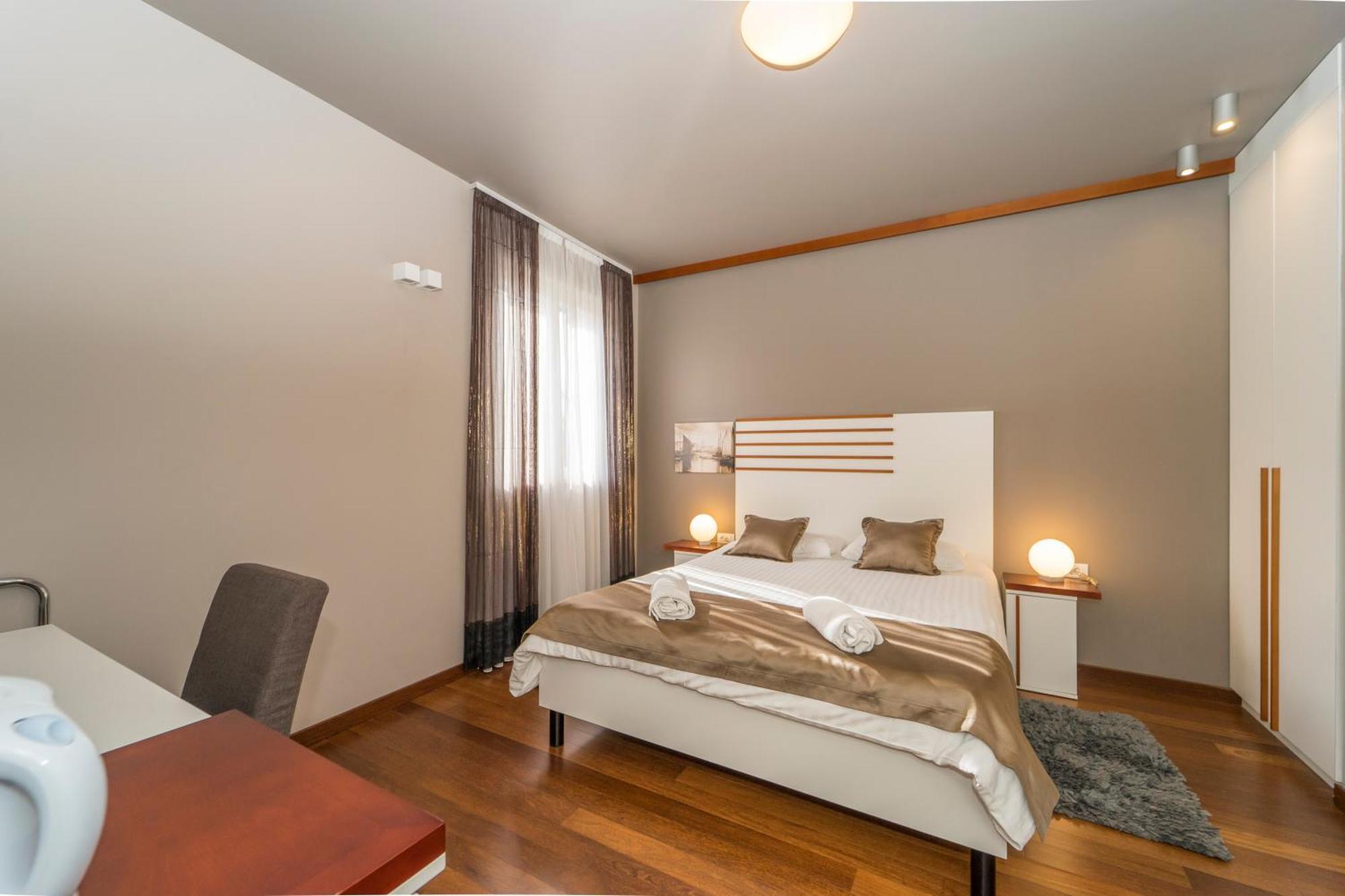 Luxury Rooms And Apartment Silente Bacvice スプリト エクステリア 写真